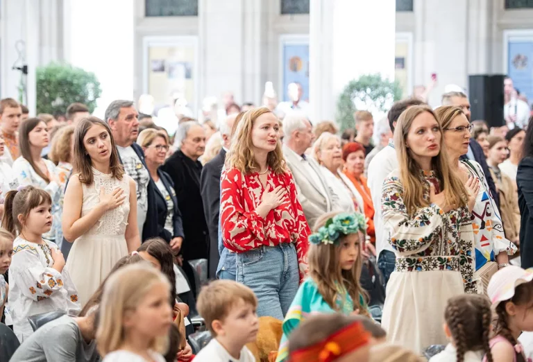 Arkadenhof перетворився на чарівну сцену для Останнього дзвоника