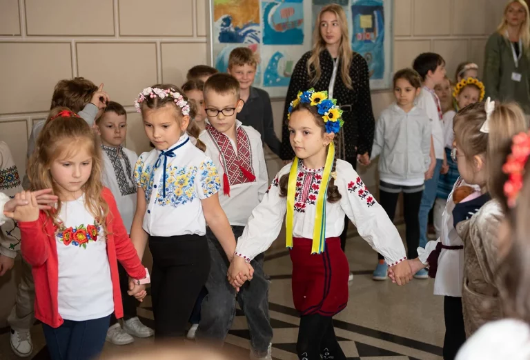 Весна у хороводі: Гаївки в Українська суботня школа у Відні